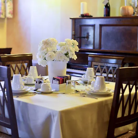 拉玛迪瓦莱罗莎农场度假酒店 *