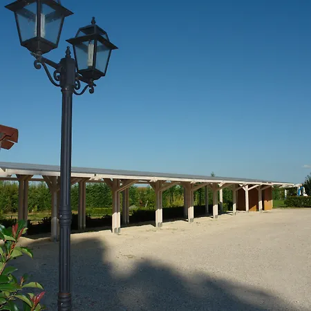 拉玛迪瓦莱罗莎农场度假酒店