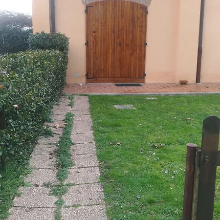 拉玛迪瓦莱罗莎农场度假酒店 *