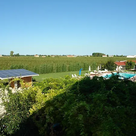 拉玛迪瓦莱罗莎农场度假酒店